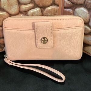 Giani Bernini Soft   Leather Pink  (7") Zip Around   Wristlet